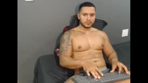 Snapshot of dantebrown1 chatting on 06-23-26, 01:25 dantebrown1 online show from 06-23-26, 01:25