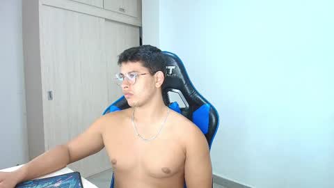 Snapshot of dantraxx chatting on 12-20-24, 04:20 Dantraxx online show from 12-20-24, 04:20