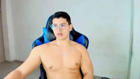 Snapshot of dantraxx chatting on 03-06-26, 08:27 Dantraxx online show from 03-06-26, 08:27