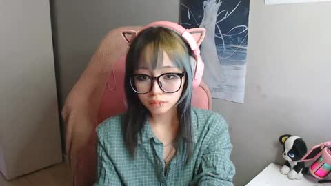 Snapshot of danyelleeyermann chatting on 05-18-26, 01:06 danyelleeyermann online show from 05-18-26, 01:06