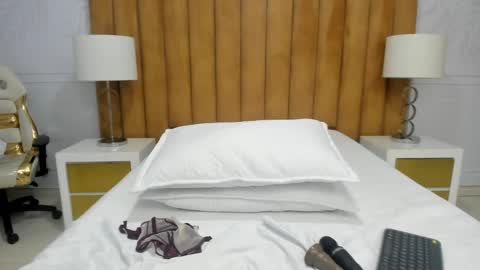 Snapshot of daphne81_ chatting on 02-06-25, 06:08 Daphne online show from 02-06-25, 06:08