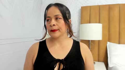 Snapshot of daphne81_ chatting on 02-14-25, 02:18 Daphne online show from 02-14-25, 02:18