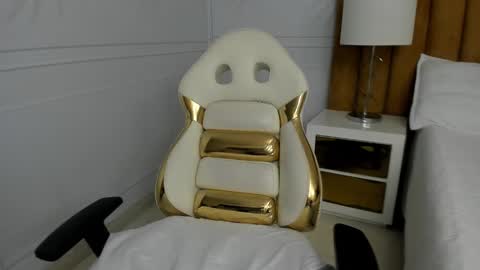 Snapshot of daphne81_ chatting on 02-19-25, 05:27 Daphne online show from 02-19-25, 05:27