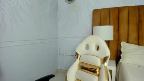 Snapshot of daphne81_ chatting on 02-26-25, 08:48 Daphne online show from 02-26-25, 08:48