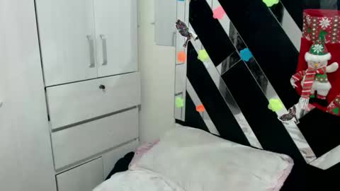 Snapshot of daphne877046 chatting on 11-21-25, 07:01 daphne877046 online show from 11-21-25, 07:01