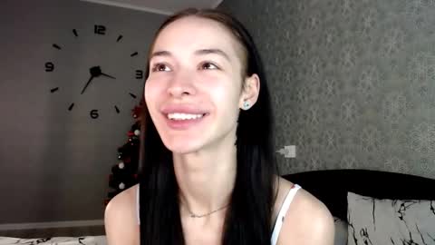 Daphne Darkthorn online show from 12-21-25, 02:30