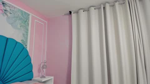 Snapshot of daphne_fox_ chatting on 02-08-25, 02:15 Daphne  online show from 02-08-25, 02:15