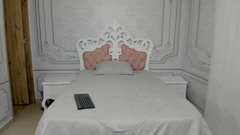 Snapshot of daphne_fox_ chatting on 03-06-25, 03:13 Daphne  online show from 03-06-25, 03:13