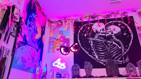 Daphne Madison online show from 10-11-25, 08:51