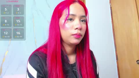 Snapshot of daphnethomas chatting on 10-20-25, 10:59 daphnethomas online show from 10-20-25, 10:59