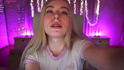 Snapshot of dariadelly chatting on 04-08-26, 01:11 dariadelly online show from 04-08-26, 01:11