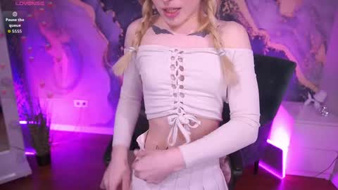 Snapshot of dariadelly chatting on 04-20-26, 01:14 dariadelly online show from 04-20-26, 01:14