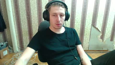 darienlarge online show from 10-04-25, 02:42