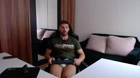 darius_94 online show from 09-23-25, 07:44