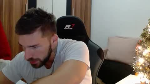 darius_94 online show from 01-10-26, 05:42