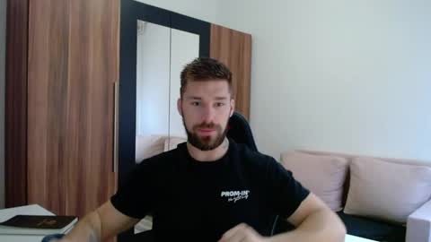 darius_94 online show from 04-09-26, 05:51