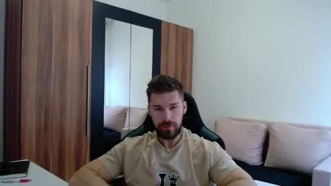 darius_94 online show from 04-10-26, 06:07