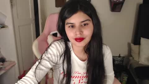 Snapshot of dark_angel_66 chatting on 12-26-24, 12:36 Moony online show from 12-26-24, 12:36