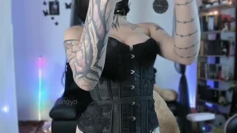 Snapshot of dark_ningyo chatting on 06-07-26, 01:54 Dafne online show from 06-07-26, 01:54