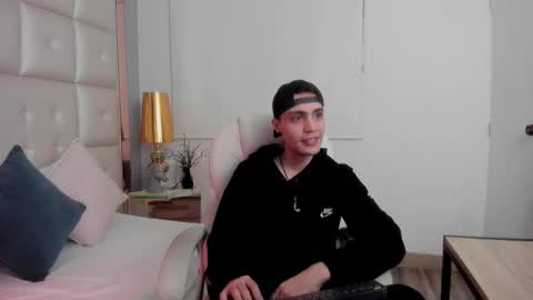 dark_sun333 online show from 12-20-25, 04:52