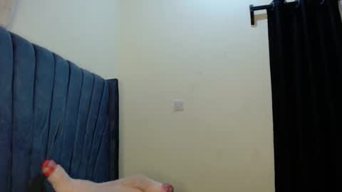 Tiff online show from 04-18-26, 03:54