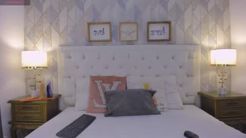 dark velvet  online show from 10-20-25, 11:21