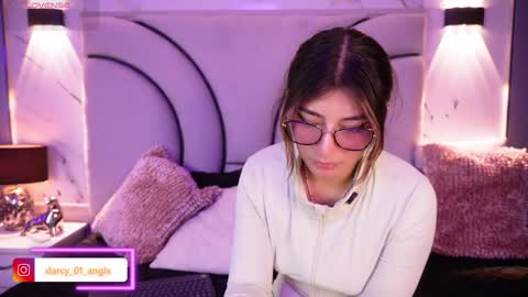 Snapshot of darkangelx_ chatting on 06-08-26, 11:27 Angel Darcy online show from 06-08-26, 11:27