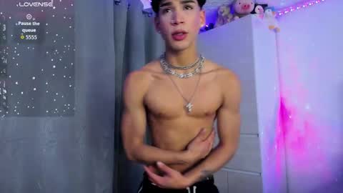 Snapshot of darkboy26_ chatting on 09-24-25, 04:16 Blake online show from 09-24-25, 04:16