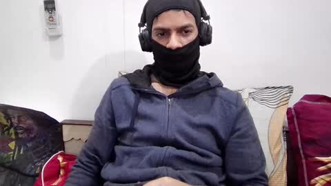 Snapshot of darkbud03 chatting on 11-06-25, 06:42 just a guy online show from 11-06-25, 06:42