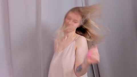 lina online show from 12-20-24, 11:37