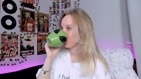 lina online show from 12-26-24, 09:04