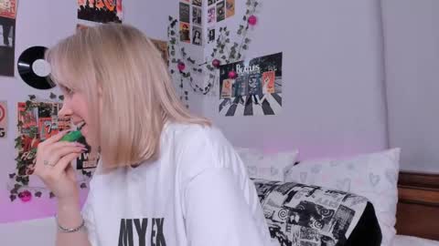 lina online show from 02-21-25, 11:43