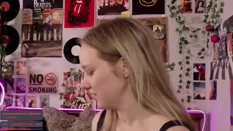 lina online show from 09-25-25, 09:18