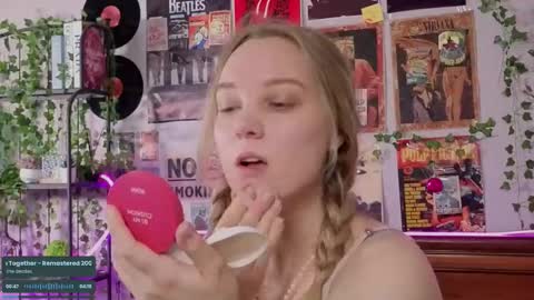 lina online show from 09-29-25, 09:19