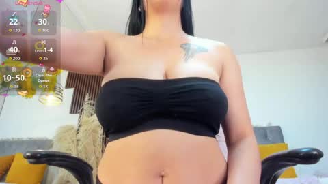 Snapshot of darling_spoiled chatting on 06-06-26, 10:09 darling online show from 06-06-26, 10:09