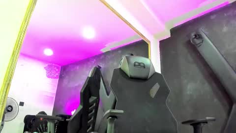 Darling online show from 10-24-25, 01:07