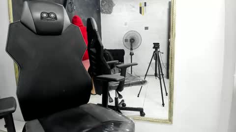 Darling online show from 11-24-25, 12:27