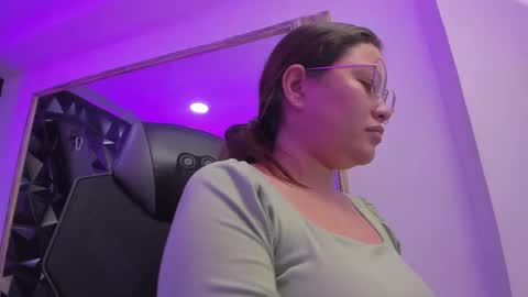 Darling online show from 04-14-26, 01:39