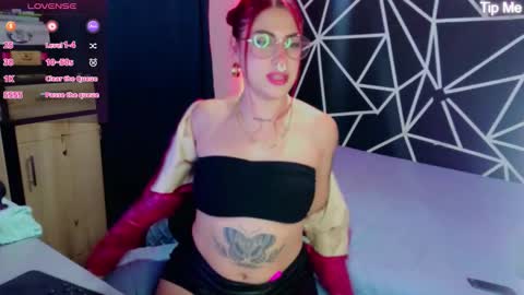 Darlyhooper online show from 11-26-25, 12:11