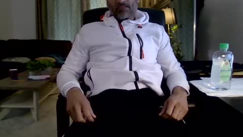 darryl43321 online show from 03-07-25, 07:05