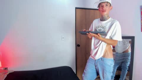 Snapshot of darwin_stark chatting on 05-08-26, 07:46 darwin_stark online show from 05-08-26, 07:46