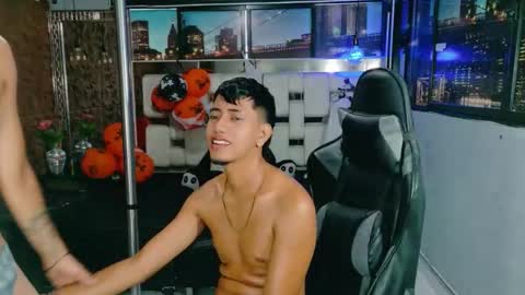 Snapshot of darwinandbrayan chatting on 10-31-25, 02:51 darwinandbrayan online show from 10-31-25, 02:51