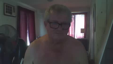 Snapshot of darwincock chatting on 02-16-25, 02:31 darwincock online show from 02-16-25, 02:31