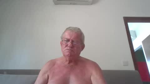Snapshot of darwincock chatting on 04-18-26, 05:00 darwincock online show from 04-18-26, 05:00