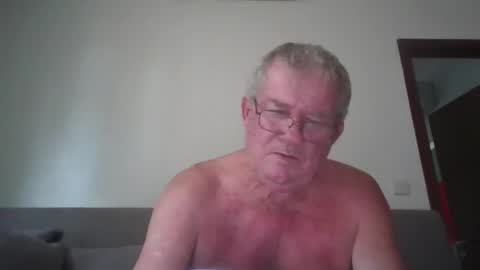 Snapshot of darwincock chatting on 04-21-26, 01:53 darwincock online show from 04-21-26, 01:53