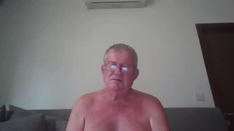 Snapshot of darwincock chatting on 06-06-26, 01:11 darwincock online show from 06-06-26, 01:11