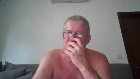 Snapshot of darwincock chatting on 06-08-26, 02:01 darwincock online show from 06-08-26, 02:01