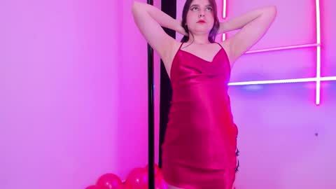 Snapshot of dashanovikov chatting on 02-14-25, 03:15 Dasha online show from 02-14-25, 03:15