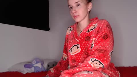 Snapshot of dasne19 chatting on 04-29-26, 02:48 Dafne online show from 04-29-26, 02:48