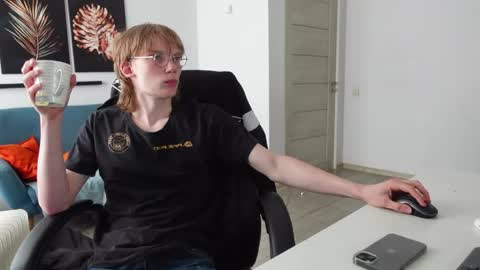 DAVE REDMOND online show from 04-21-26, 01:06